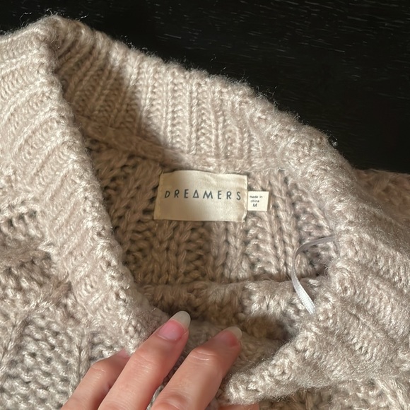 Like New “Dreamers” Cozy Sweater - M - Picture 4 of 6